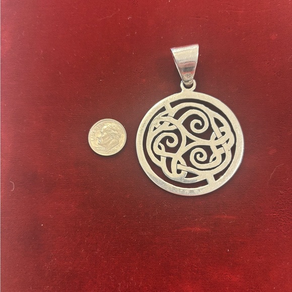 Silpada Silver Celtic Triskele Knot Pendant Necklace 24.6 g - Picture 6 of 7